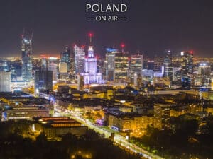 Warszawa z lotu ptaka centrum nocą – fotoobraz na płótnie POLAND ON AIR
