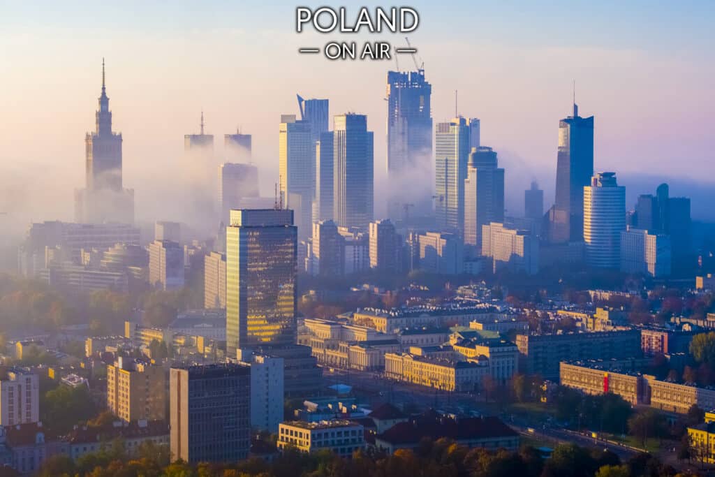 Warszawa z lotu ptaka wieżowce we mgle fotoobraz POLAND ON AIR