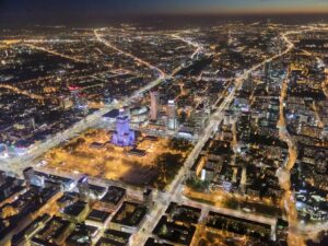 Warszawa - spojrzenie na centrum od wschodu nocą