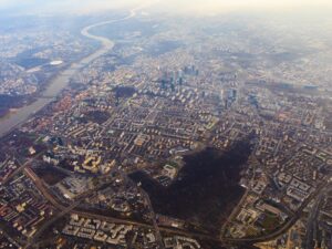 Warszawa - spojrzenie na miasto ponad Powązkami