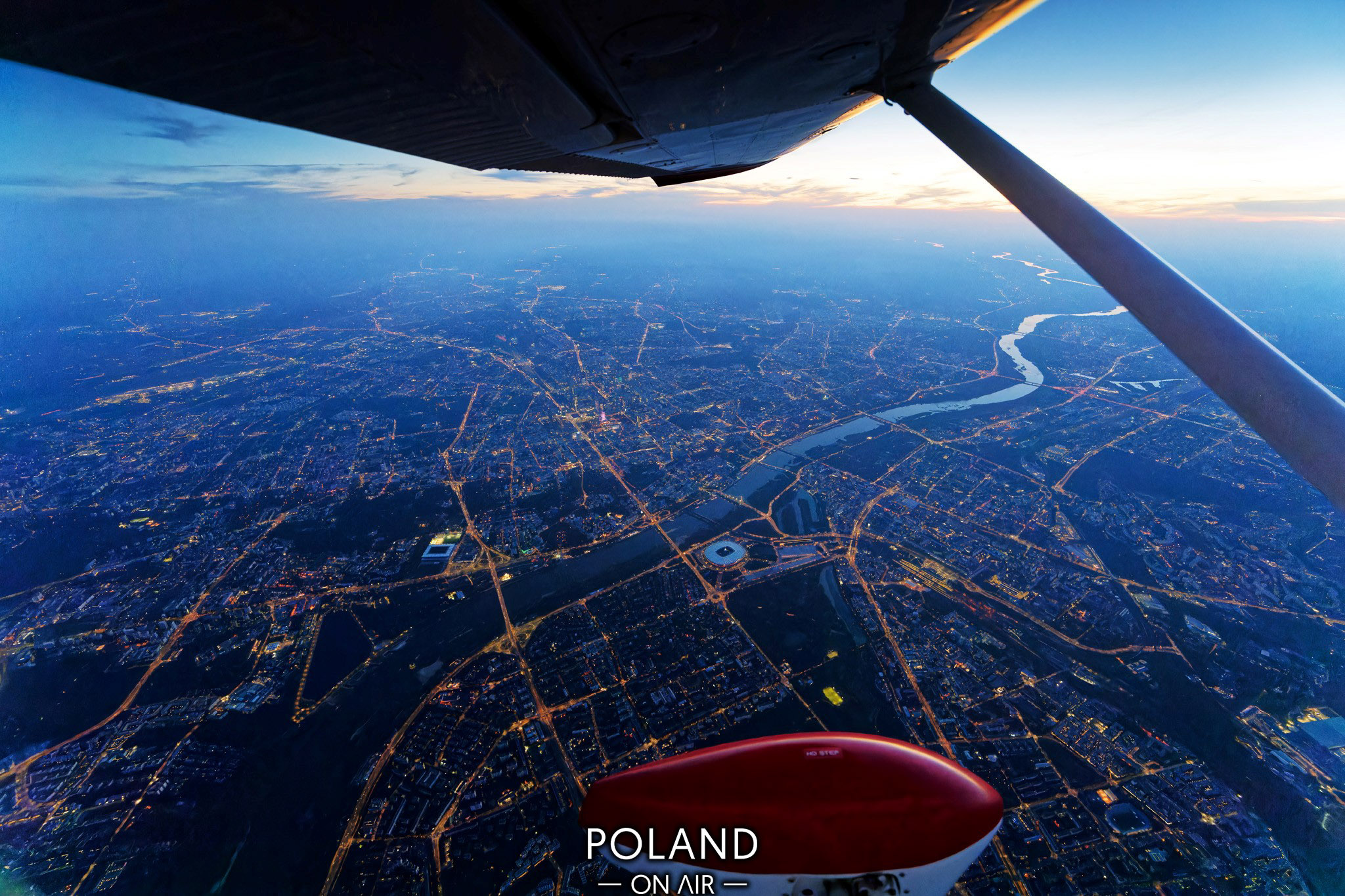 Warszawa-z-Nieba-noc-2025-fot-MaciejMargas-POLANDONAIR