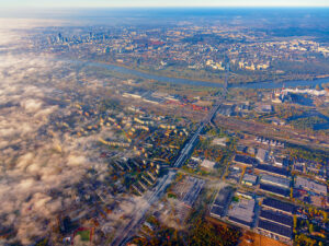 Mglista Warszawa ponad Annopolem